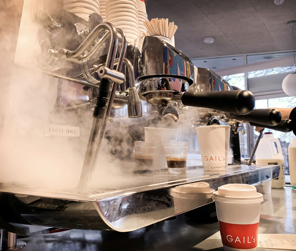 How Do Cafés Choose Their Coffee Equipment